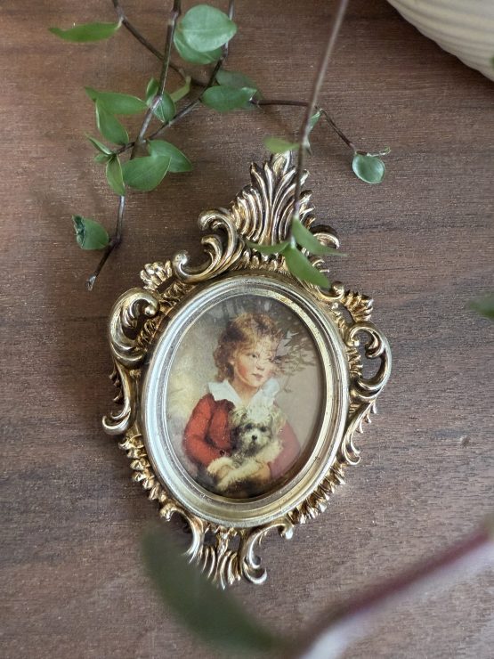 Vintage Print in plastic lijstje | Meisje met hond