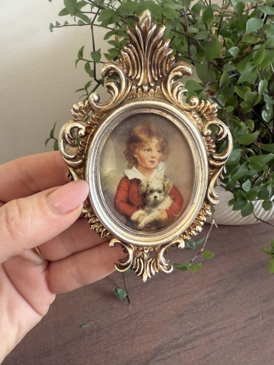 Vintage Print in plastic lijstje | Meisje met hond - Afbeelding 4